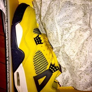 AIR JORDAN RETRO 4